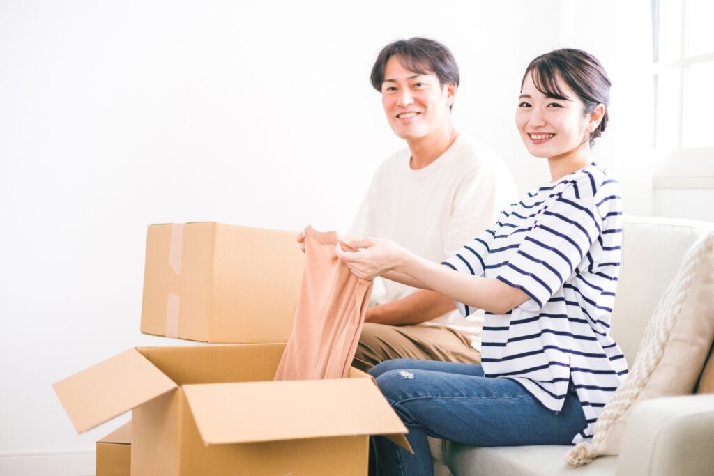 断捨離するカップル