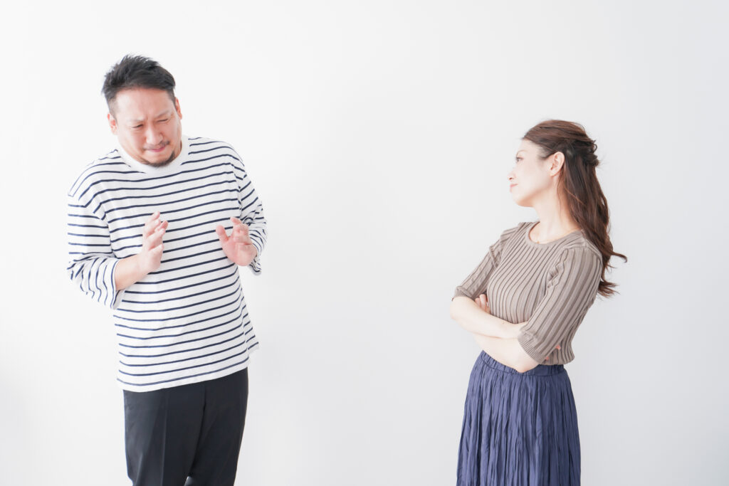 彼氏にわがままを言っていびる彼女