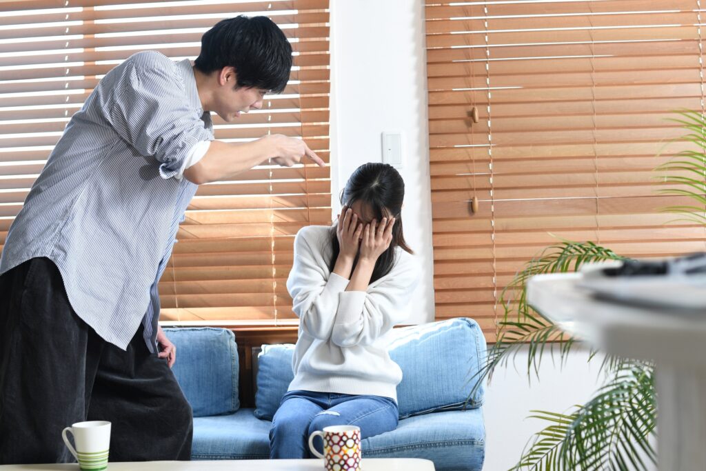 彼女に束縛する彼氏